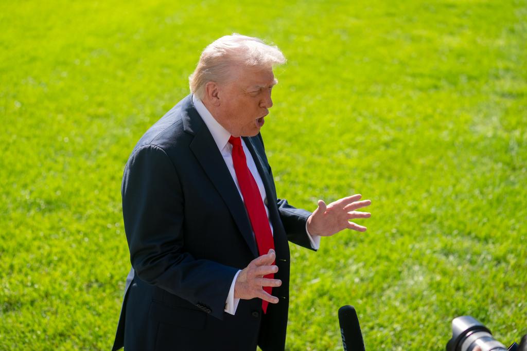 “框架”又回来了：特朗普表示支持公布爱泼斯