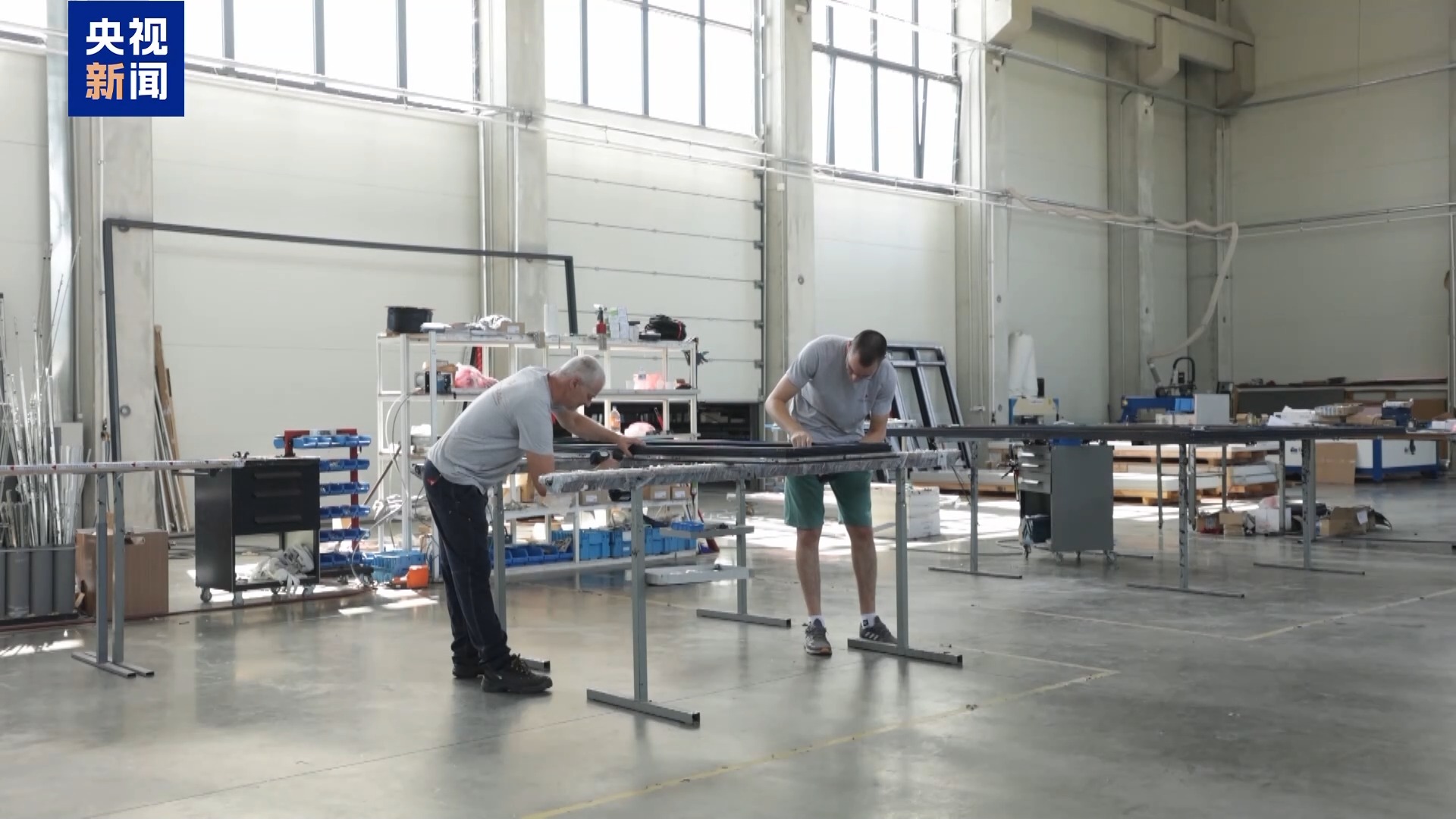 我国首座双层斜拉—悬索协作体系大桥正式通车