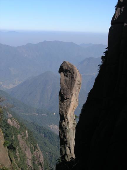 带领下,来自全国36家网络媒体的记者们游览了三清山玉女峰等著名景点